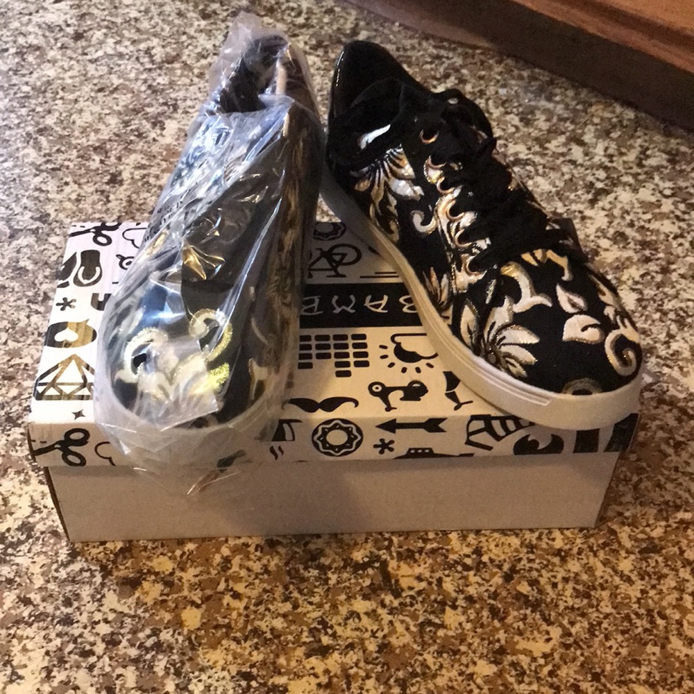 Bamboo Size 10 Grandslam-36M Black & Gold Sneakers